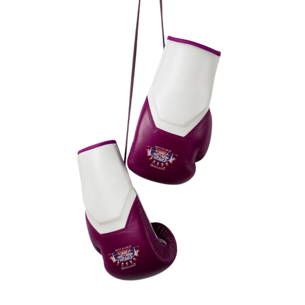 gant de boxe de couleur rose et de matière synthétique
